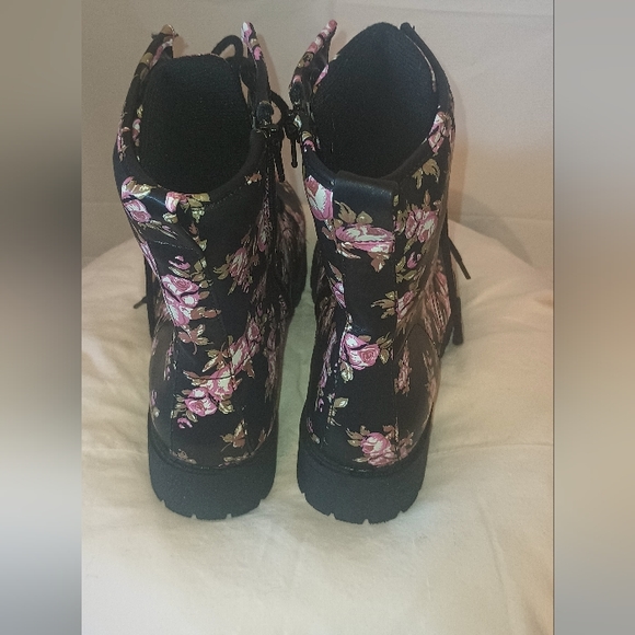 Jelly pop chunky hiking style floral lace up boots - Picture 2 of 9